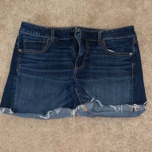 AEO MIDI Shorts Size 10 - Dark Denim